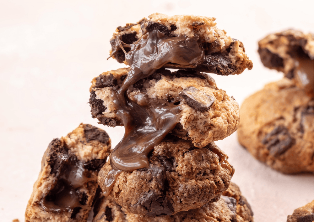 Une recette de cookies fourrés au nutella encore mieux que les cookies de Cédric Grolet que tu peux reproduire à la maison. DIY