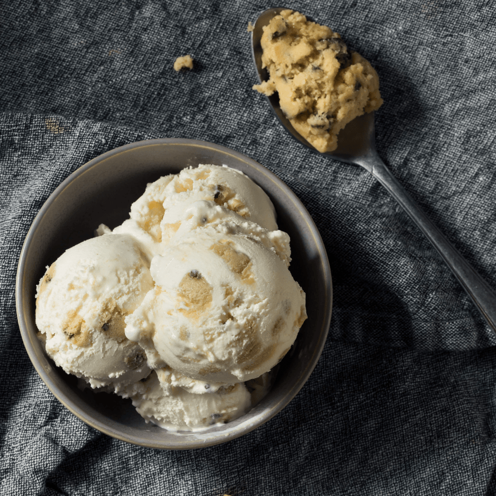 La recette pour reproduire une glace à la cookie dough comme celle de ben &Jerry's. Facile, rapide, sans gluten et Vegan. Tu vas l'adorer!