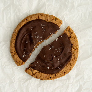 
                  
                    Cookie du mois - Pépites de chocolat et fleur de sel
                  
                